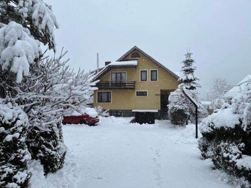 Tatariv House | Highly Rated Prutets Guest House with Family-Friendly Amenities