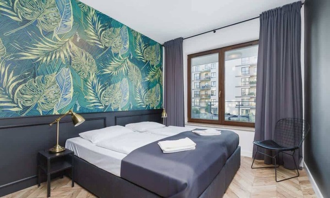 Stare Podgorze Apartment | Explore Apartment Wilga B: WiFi, Balcony & Family-Friendly