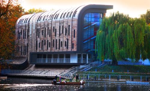 Bydgoszcz Bed & Breakfast | Inviting Przystan Bydgoszcz: Pet-Friendly Retreat with Hot Tub