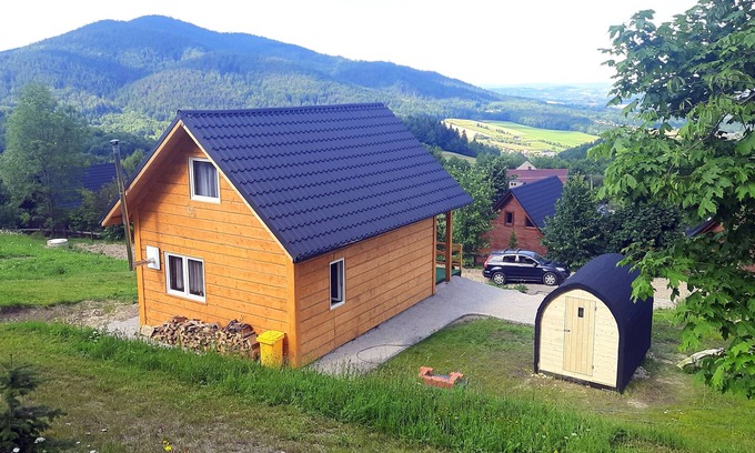 gmina Dobra Cottage | Cozy Wooden Cabin with Scenic Views of Beskid Wyspowy