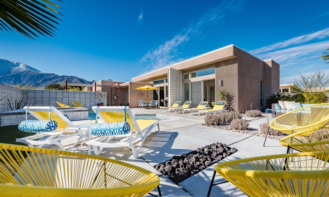 Palm Springs House | PS Paradise: Modern Getaway with Pool and Spa Amenities