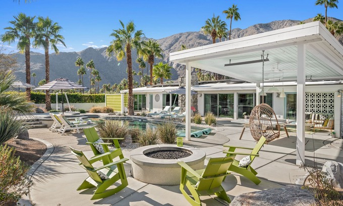 Vista Las Palmas House | Experience Mid-Century Elegance at PS Swanky Hotel