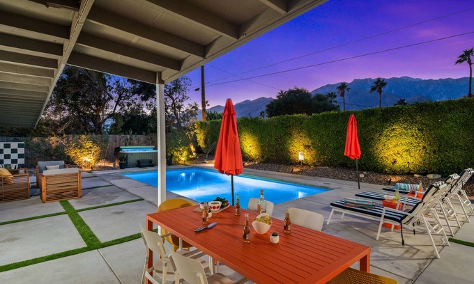 Racquet Club South House | Explore PS TwinSuns: Inspiring Mid-Century Retreat
