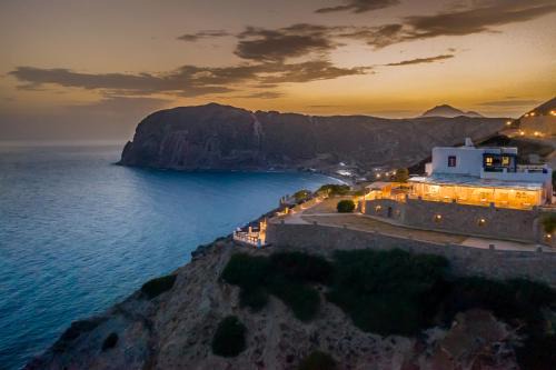 Milos Hotel | Experience Psaravolada Hotel Milos: Top-rated Oceanfront Oasis