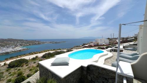 Psarou Villa | Pet-Friendly Psarou Summer Villas with Oceanfront Pool