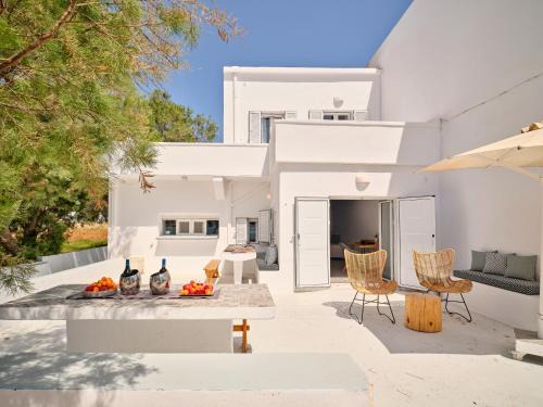 Psathi Apartment | Discover Psathi Beach House: Pet-Friendly Oceanfront Escape