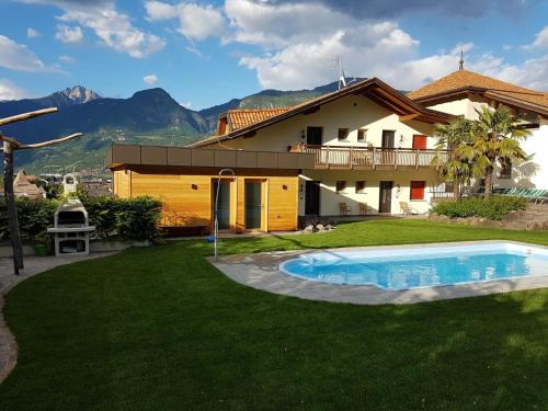 Lana House | Pschoalhof: Family-Friendly Retreat with Ocean Views