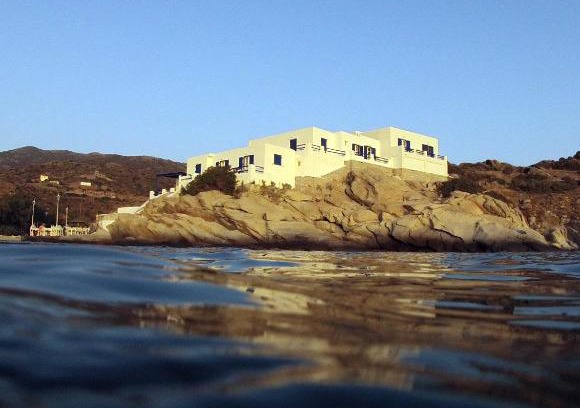 Ios House | Unwind at Psili Ammos with Oceanfront Views & Pet-Friendly Stay