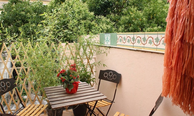 Hyeres City Centre Apartment | Inviting PT'IT STUDIO with Terrace and Oceanfront Views