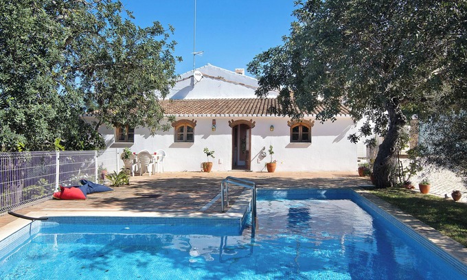 Fonte do Bispo Villa | Relax at Villa 'Casa Da Maria Teresa' with Private Pool & Terrace