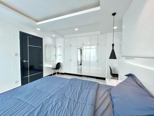 Chamkar Mon Apartment | Discover PTH Residence: Family-Friendly with Pool & Breakfast