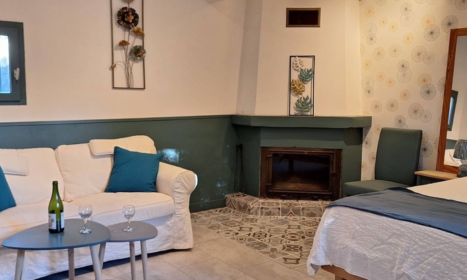 Rognes Apartment | Relax in a Cozy Studio with Garden and Family Amenities