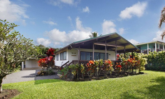 Hanalei House | Beautiful Hawaiian 2 BR Home with Ocean View & Spa