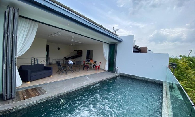 Kampung Pulau Meranti House | Relaxing Getaway at Puchong Private Pool & Jacuzzi Retreat