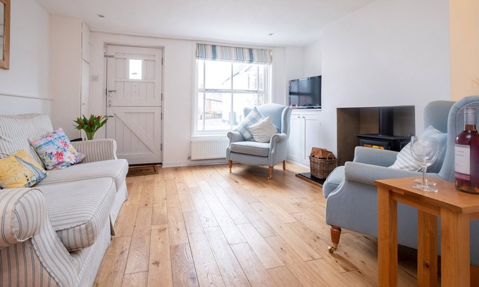 Aldeburgh Apartment | Puddleduck Cottage: Family-Friendly Retreat with Spa Access