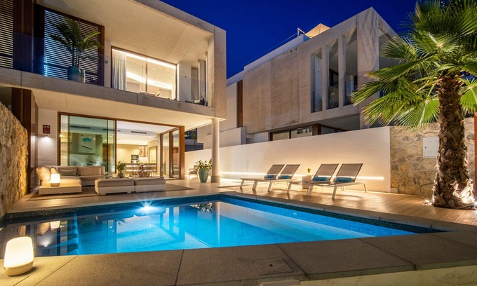 Marbella Ski Chalet | Casa Ginny - Family-Friendly 4-Bed Townhouse Near Puente Romano
