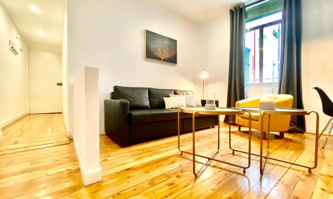 Las Acacias Apartment | Welcoming Puerta de Toledo III – Family-Friendly Retreat