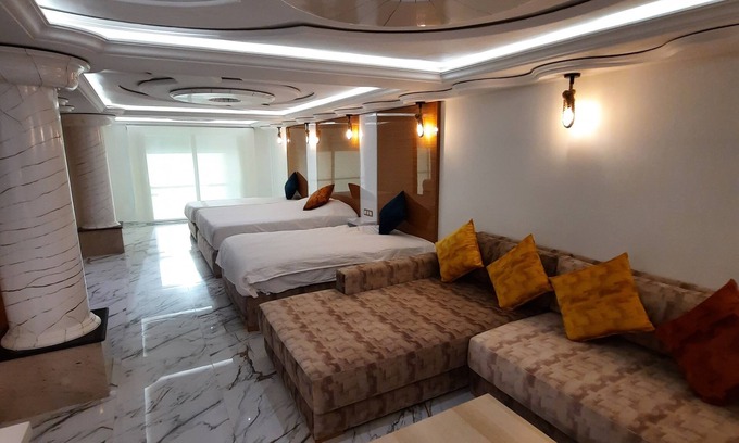 Al Hoceima Hotel | Discover Comfort at Puerto Marino - Family-Friendly Retreat