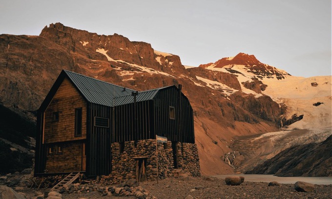 El Chalten Hotel | Discover Puesto Cagliero: Mountain Retreat with Spa & Dining