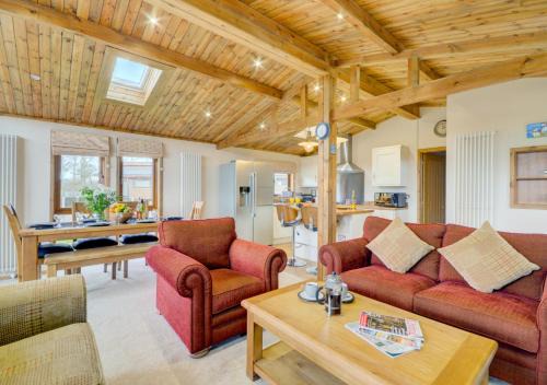 Runswick Bay House | Family-Friendly Puffin Lodge: Pets Welcome for Your Stay