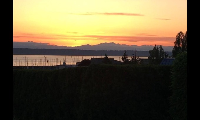 Des Moines House | Gorgeous Puget Sound View Retreat in Marina Beach Town