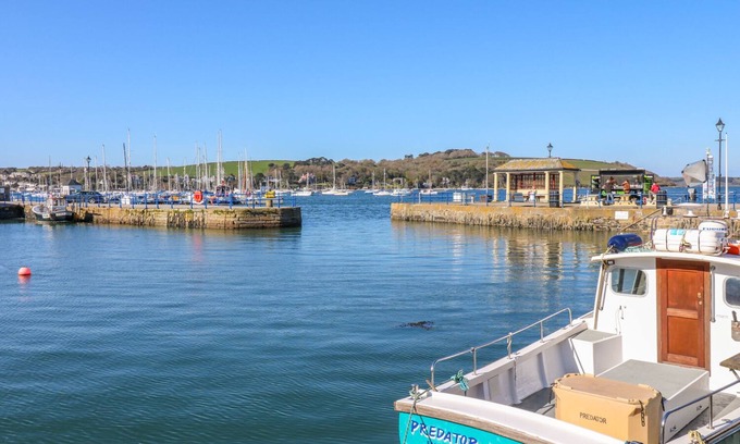 Maenporth Cottage | Relax at Pugwash Cottage with Oceanfront Views & Pet-Friendly