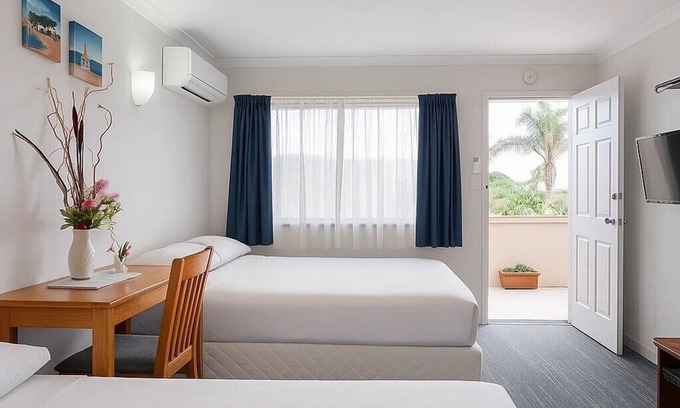 Pukekohe Hotel | Cozy Pukekohe Motel - Family-Friendly with Kitchen & Breakfast