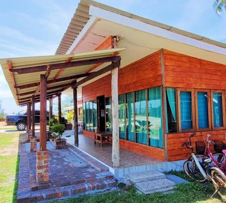 Setiu Resort | Relaxing Pulang Resort with Private Beach & Ocean Views