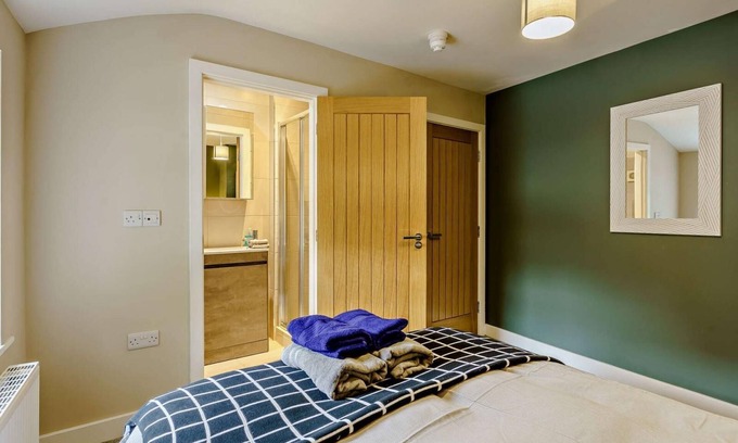 Marsden Apartment | Pet-Friendly Pule Hill Apartment with Canal View Awaits