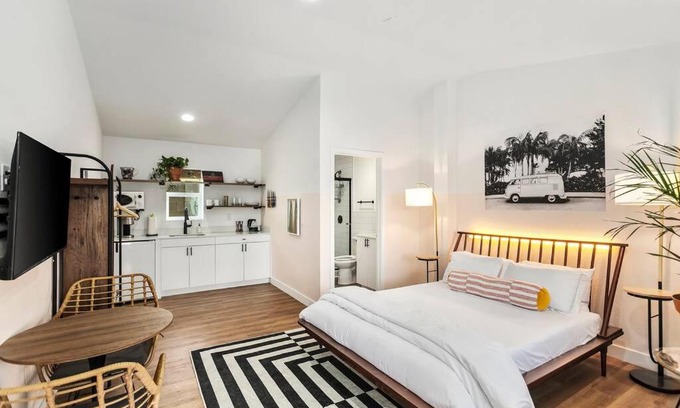 Chandler Apartment | Experience Pulehua Studio Suite: Oceanfront Bliss Awaits!