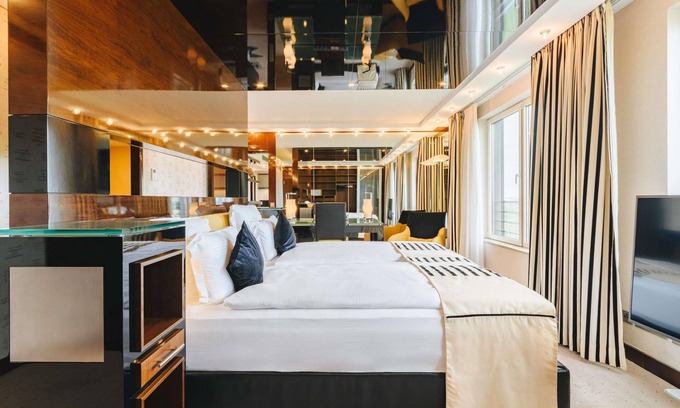 Tiergarten Hotel | Indulge at Pullman Berlin Schweizerhof with Pool & Spa