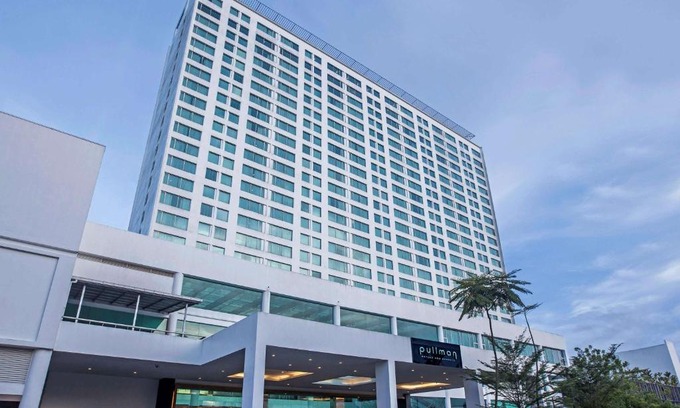Kuching Hotel | Discover Pullman Kuching: 5-Star Oasis with Ocean Views