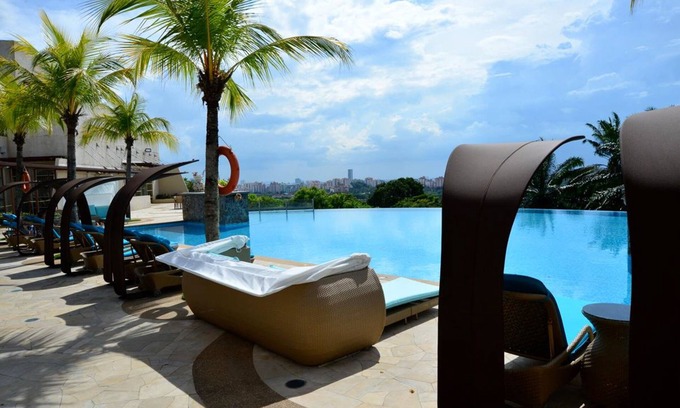 Putrajaya Hotel | Elegant PULSE GRANDE Hotel with Spa, Pool & Breakfast