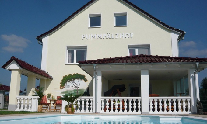 Witzelroda Apartment | Family-Friendly Pummpälzhof with Pool and Breakfast Included
