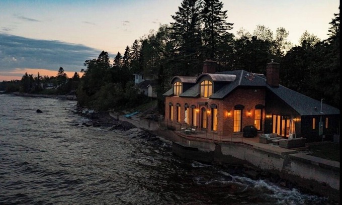 Lakeside - Lester Park Cottage | Exclusive Pumphouse on Lake Superior with Breathtaking Views