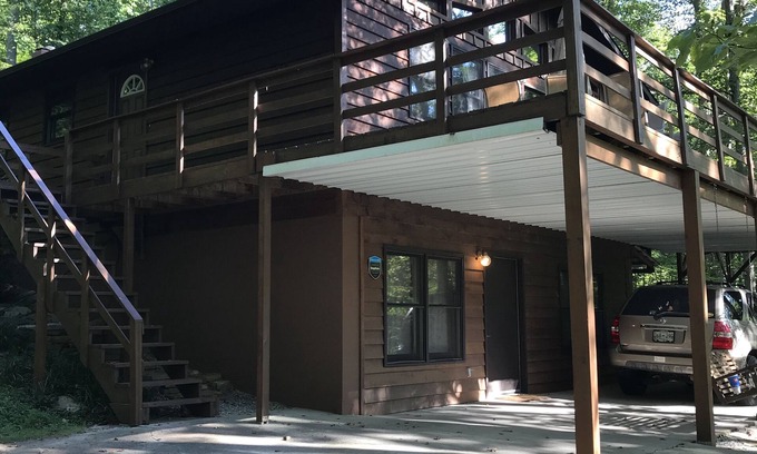 Knoxville House | Experience the Magic of Pumpkin Hollow Tree Top House