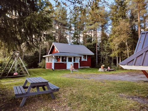 Kalajoki Ski Chalet | Pet-Friendly Punatulkku: Ideal for Families and Guests