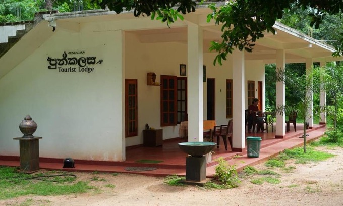 Anuradhapura House | Pet-Friendly Punkalasa Tourist Lodge with Breakfast Included