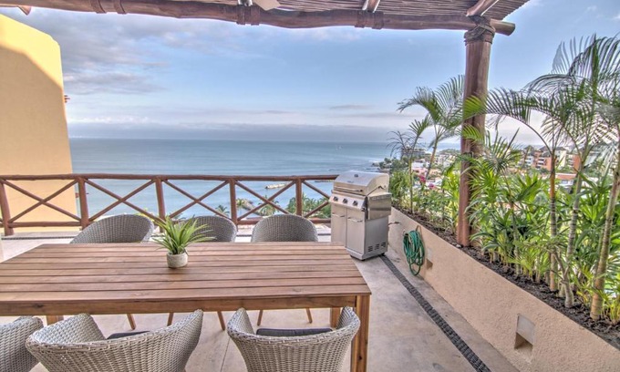 La Cruz de Huanacaxtle House | Punta Esmeralda: Beachfront Paradise with Pools & Spa