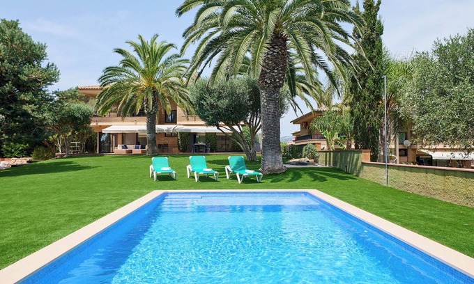 Lloret Town Center House | Elegant Punta Marinera with Ocean View and Private Pool