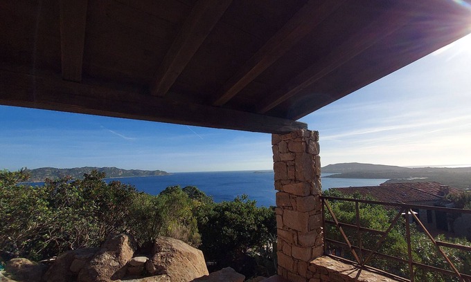 Tiriddo Apartment | Punta Molara Apartment with Scenic Ocean View & Breakfast