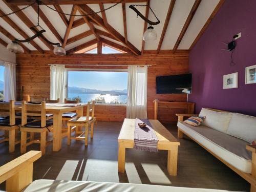 Villa Pehuenia Ski Chalet | Discover Punta Negra: Pet-Friendly Retreat with Hot Tub