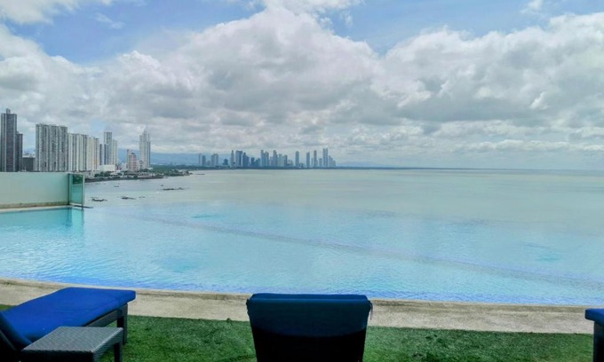 Punta Pacifica Apartment | Oceanfront Punta Pacífica Apartment with Pool Access
