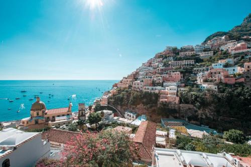 Positano City Centre House | Experience Punta Re: 4-Star Retreat with Hot Tub & Breakfast