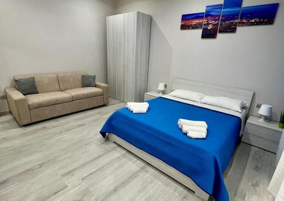 Fuorigrotta Apartment | Punto House: Pet-Friendly Retreat with Breakfast & Kitchen