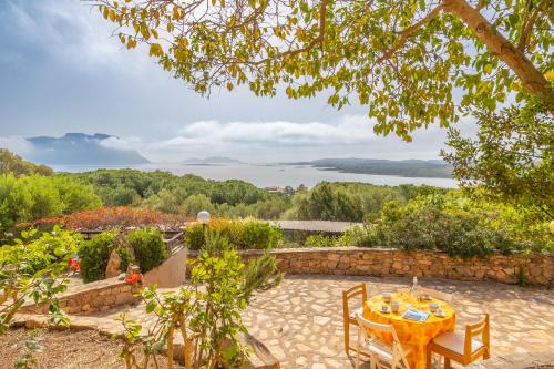 Porto Istana Apartment | Oceanfront Getaway at Punzy by DomusAway - 4-Star Retreat