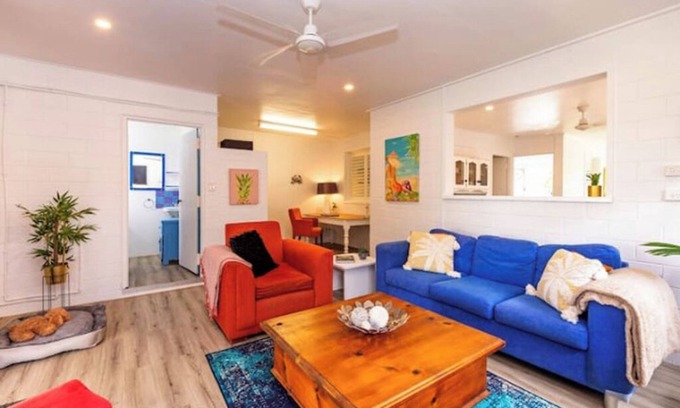 Bundaberg Villa | Puppies & Pancakes: Pet-Friendly Retreat by the Beach