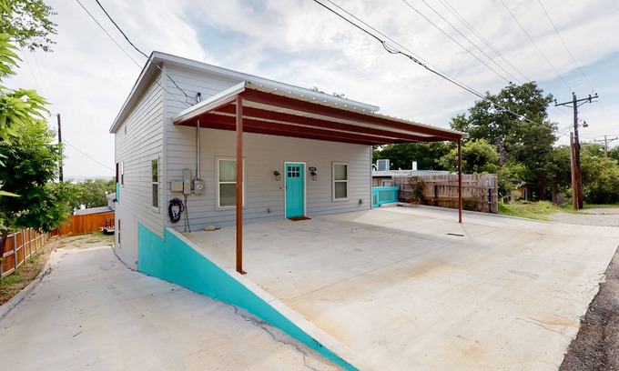 Gordonville House | Experience Pura Vida Texoma, Unit B in Gordonville Today