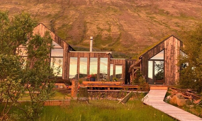 Kjosarhreppur Ski Chalet | Explore PuraVida Mountain Lodge: 4-Star, Pet-Friendly Retreat