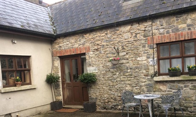Stoneyford House | Discover Purcells@Knockdrinna: Pet-Friendly Retreat with Breakfast